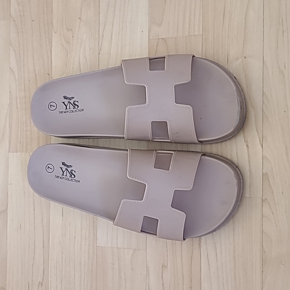 Women Cream Sandals Slides Size 7